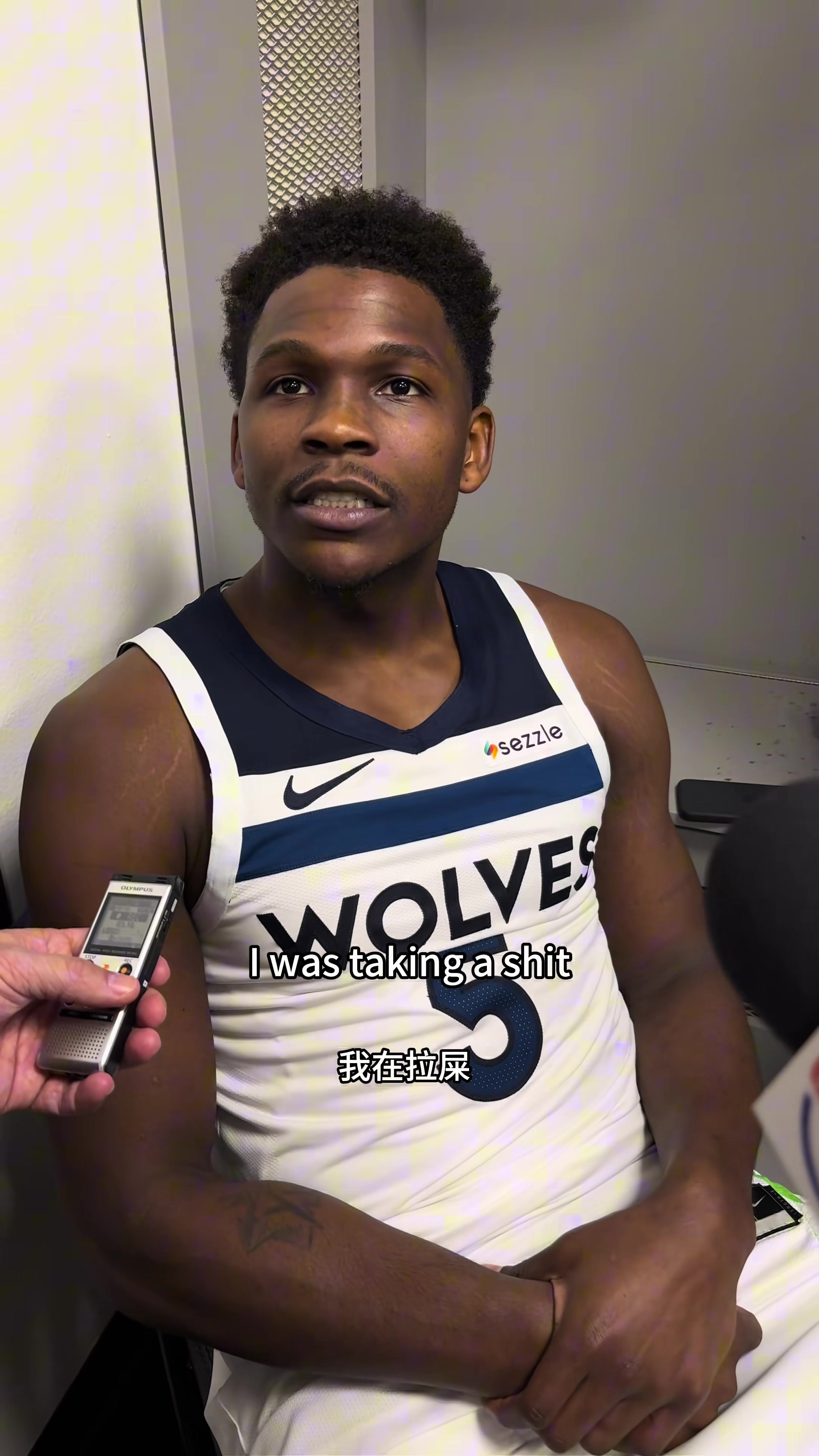 yl23455永利最新网址-人有三急！爱德华兹谈晚上为何没首发：我正在厕所上大的呢